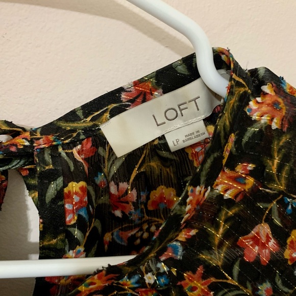 Beautiful Loft Black Floral and Gold Thread Tie Neck Blouse, Size LP - Picture 2 of 5